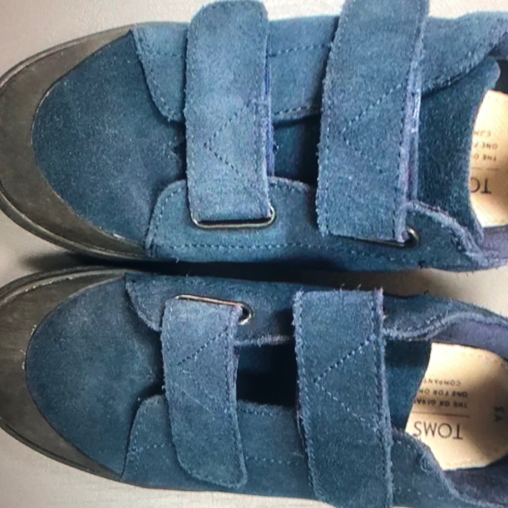 Toms youth Navy Chukka size 3 excellent condition